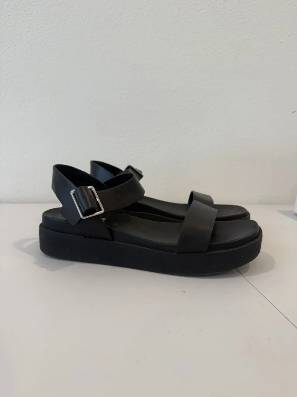 Steve Madden Steve Madden Rileey Sandal Black Double-Strap - Picture 4 of 6